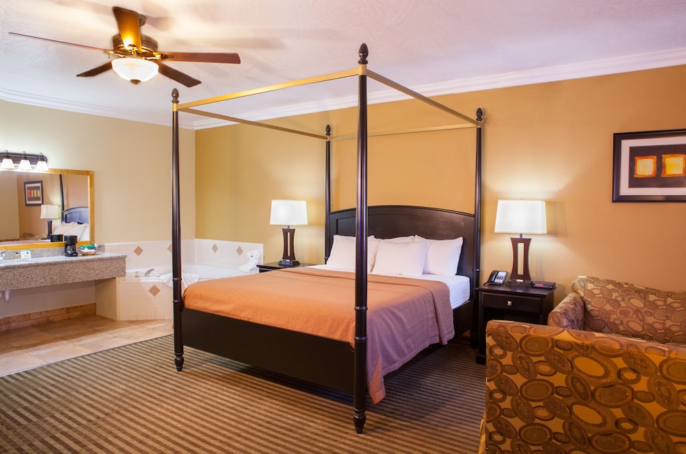 Deluxe Room, 1 King Bed, Jetted Tub