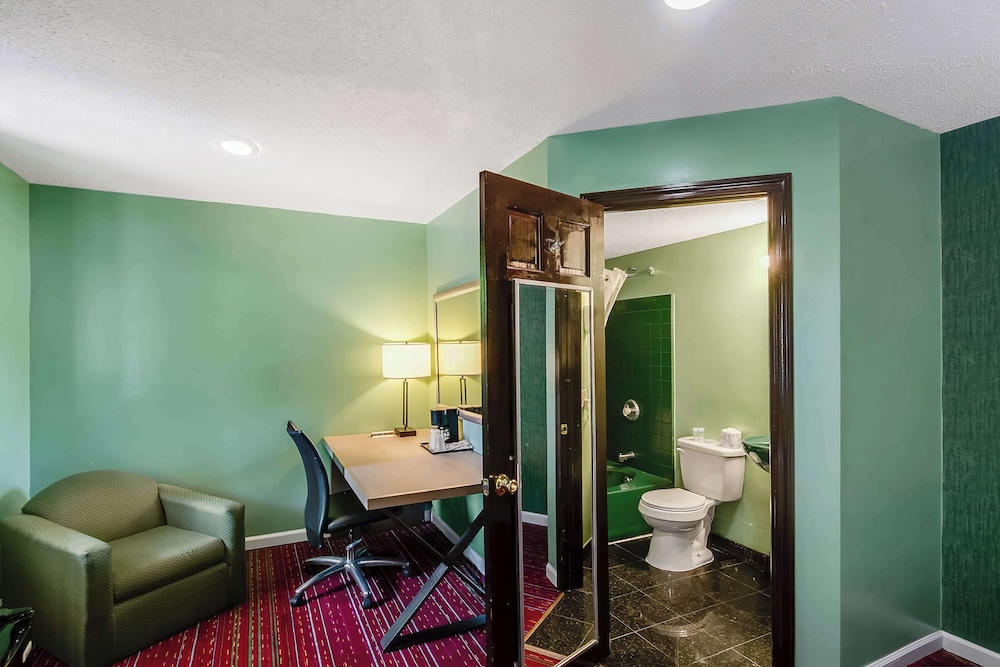 Room, 2 Queen Beds, Non Smoking - Photo 1
