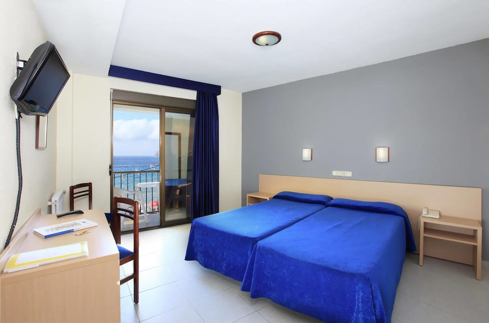 Habitación Triple con Vista al Mar
