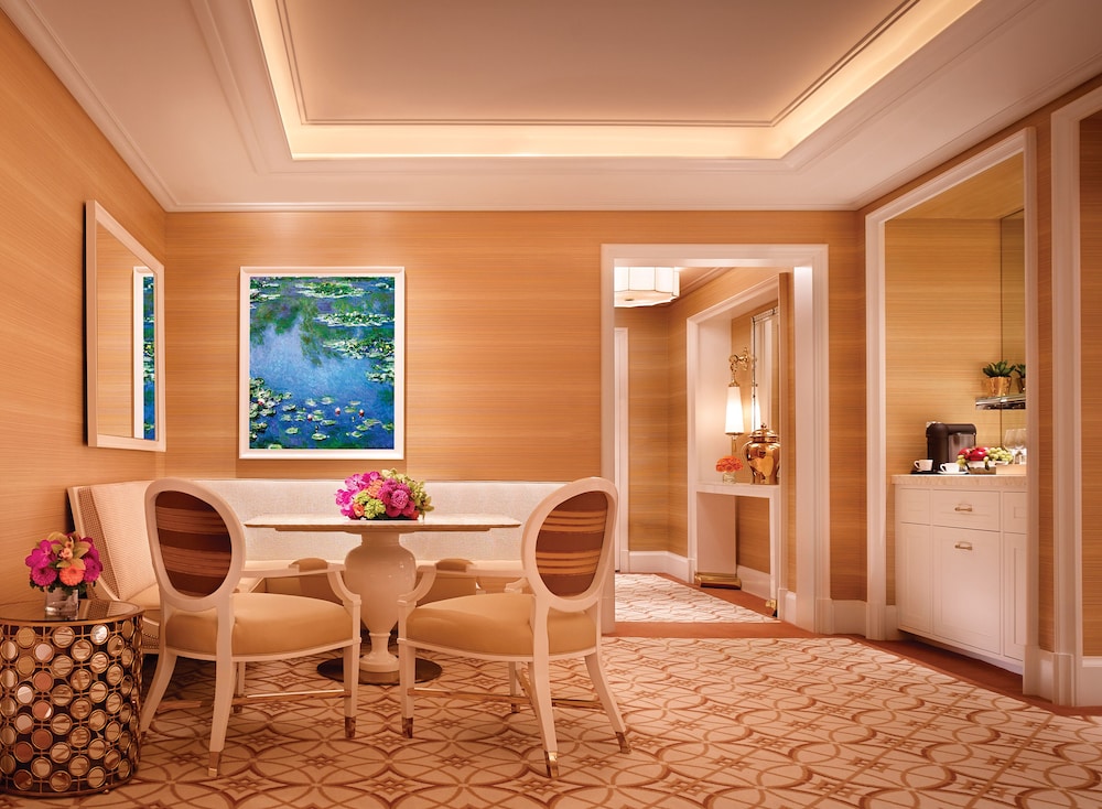 Signature Suite thumbnail 5