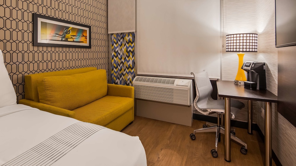 Standard Room, 1 Queen Bed, Non Smoking (Shower Only)