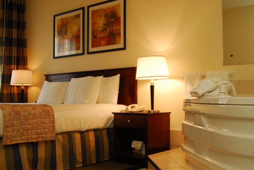 Suite, 1 King Bed, Non Smoking, Jetted Tub - Photo 3