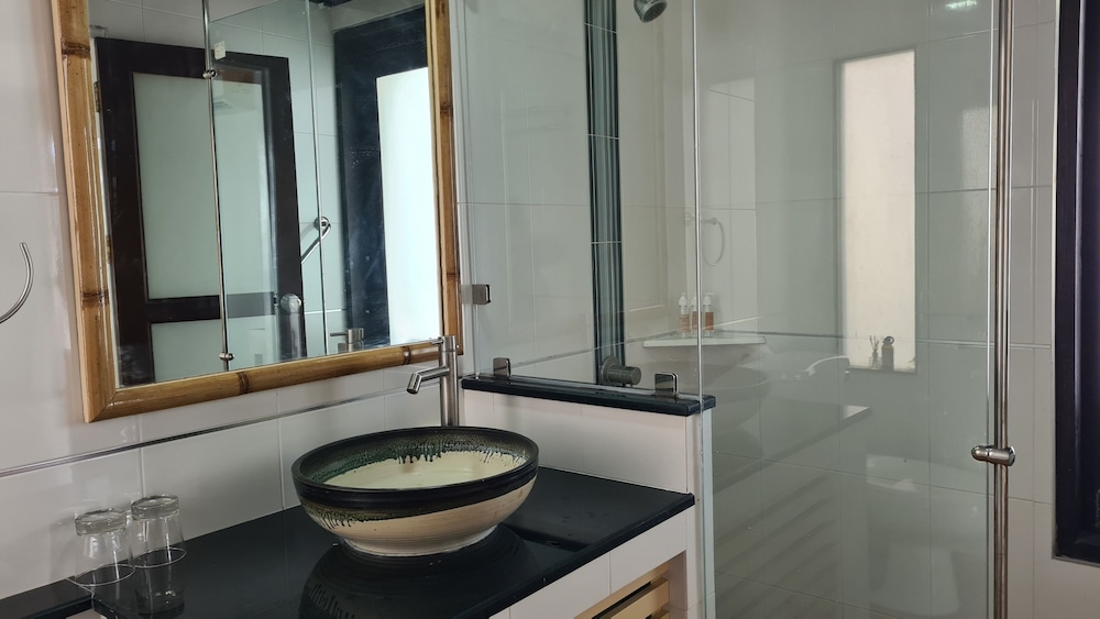 Premium Villa, 1 King Bed, Ocean View - Photo 4