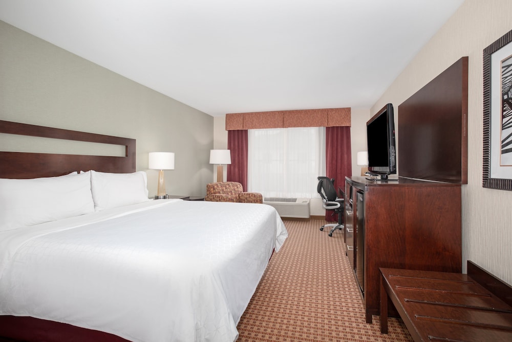 Suite, 1 Bedroom - Photo 2