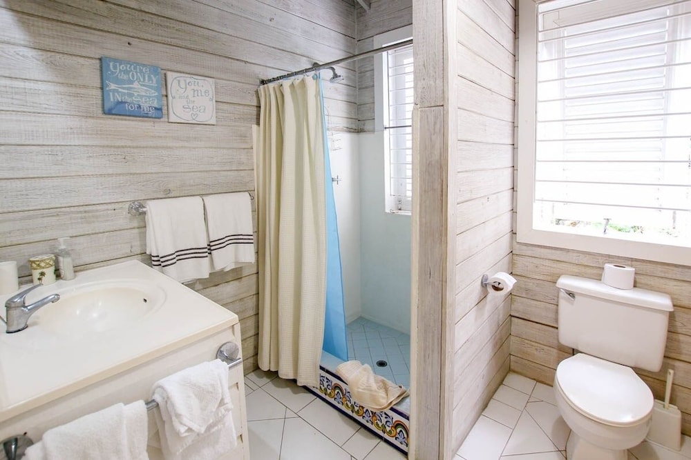 House, 2 Bedrooms photo 2
