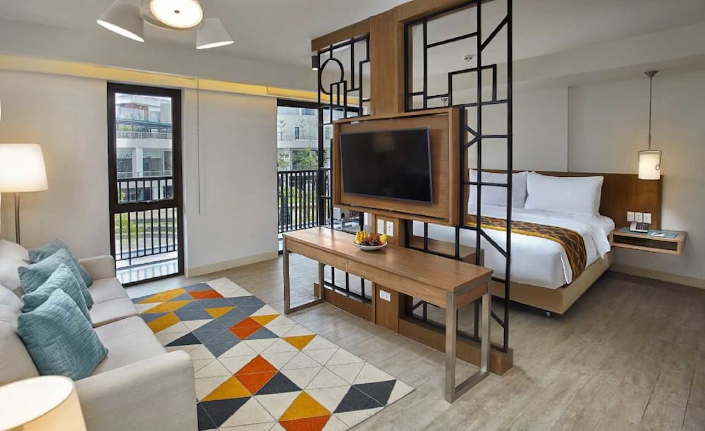 Junior Suite Room Only - Photo 3