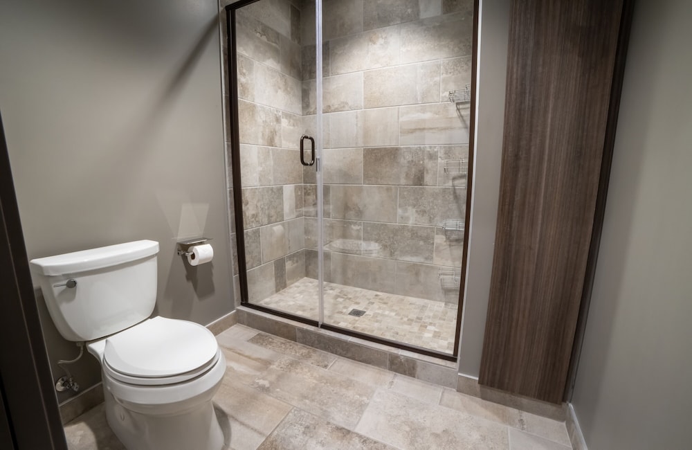 Montvale Deluxe Suite - Photo 17
