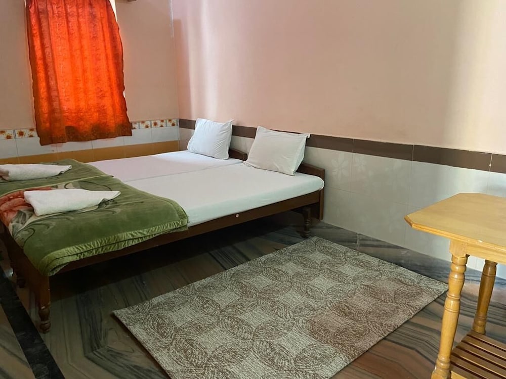 Standard Room (Non AC) photo 1