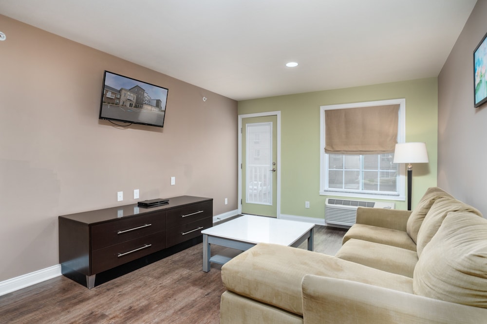 Superior Room, 1 King Bed (King Premium Suite) photo 1