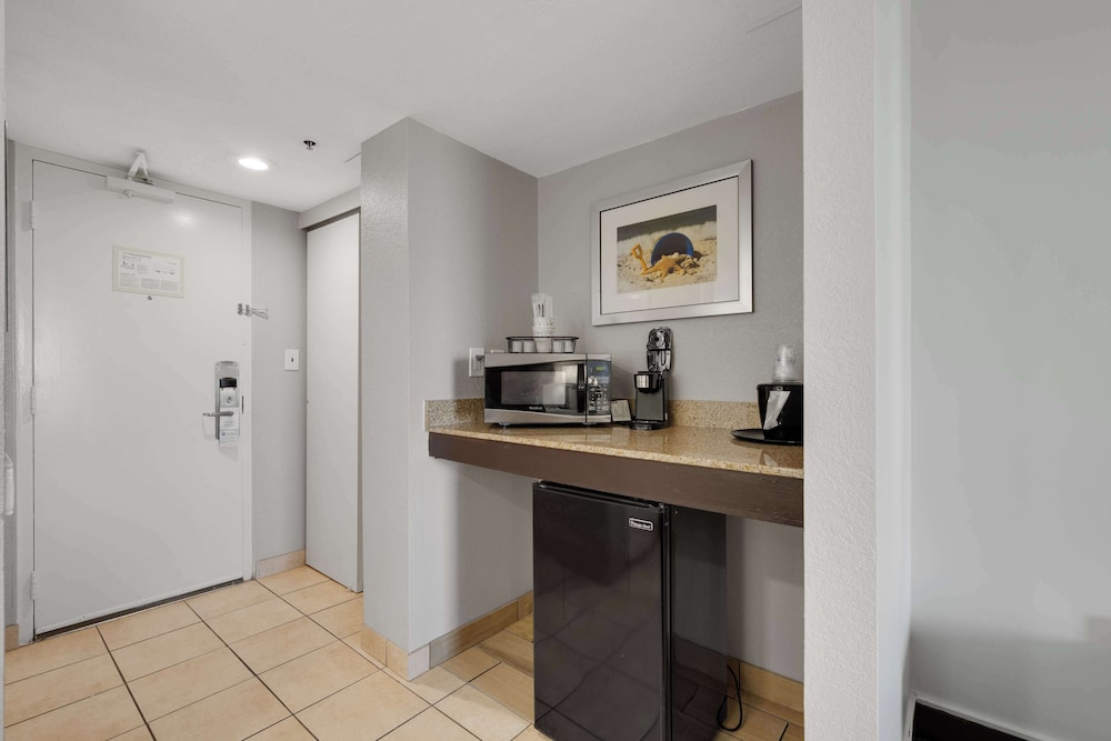 Standard Room, 2 Queen Beds, Balcony, Oceanfront (Pet Friendly) - Photo 3