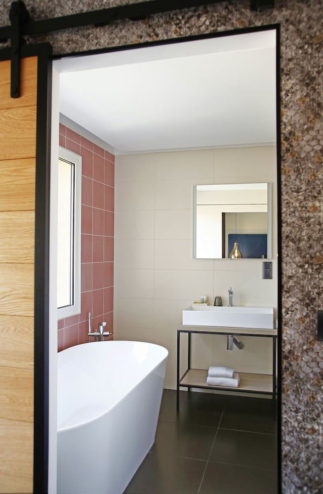 Deluxe Double or Twin Room, City View photo 3