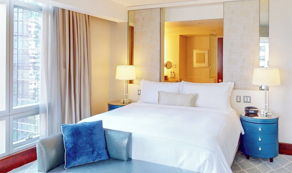 Club Room, 1 King Bed (InterContinental)