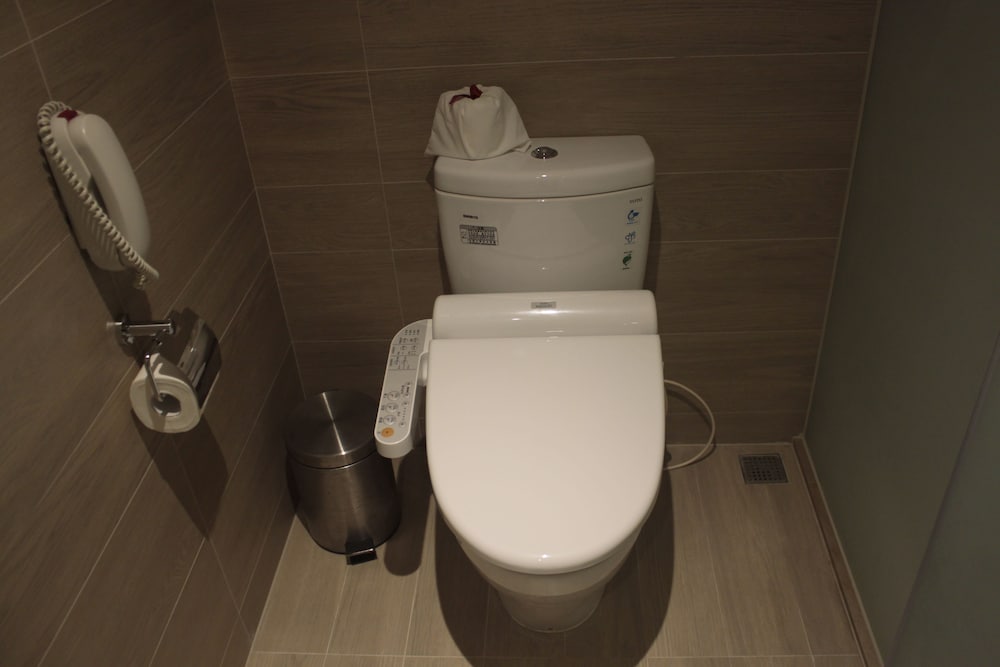 Deluxe Family Suite (No windows) photo 3
