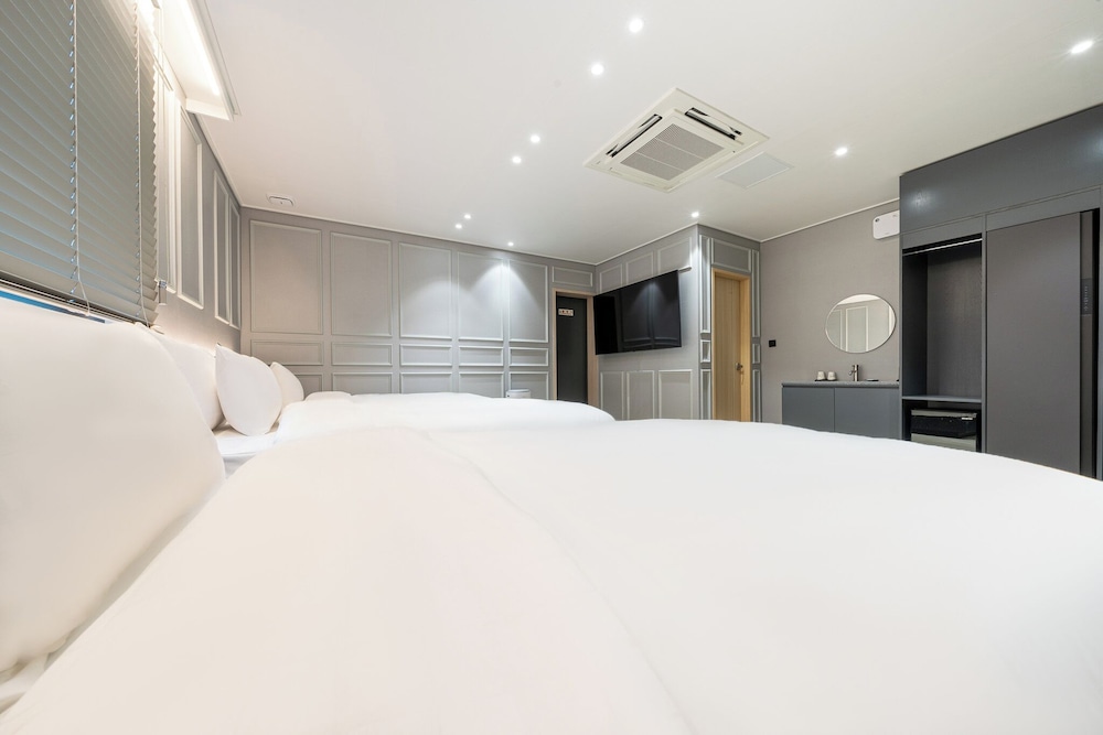 Signature Triple Room - Photo 2