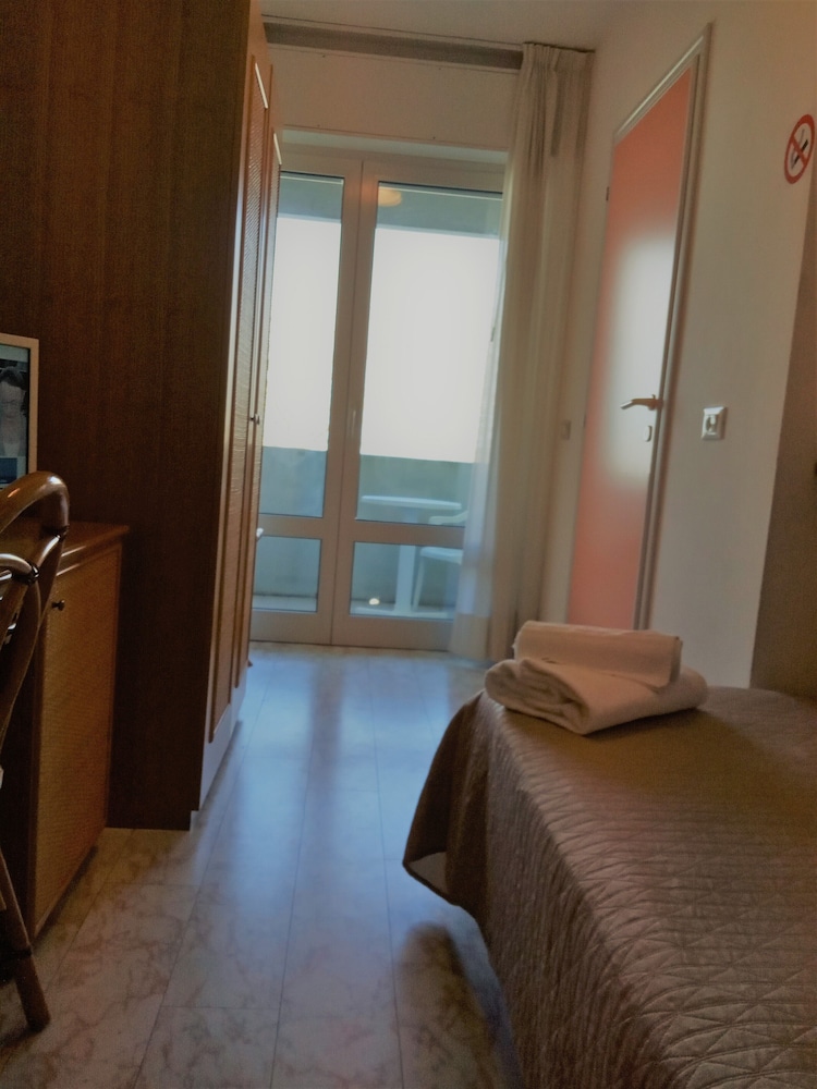 Single Room photo 3