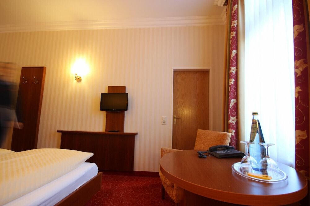Double Room - Photo 6