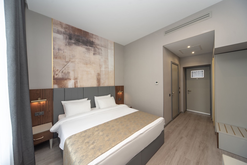 Standard Room, 1 King Bed, Non Smoking (Chamber) photo 2