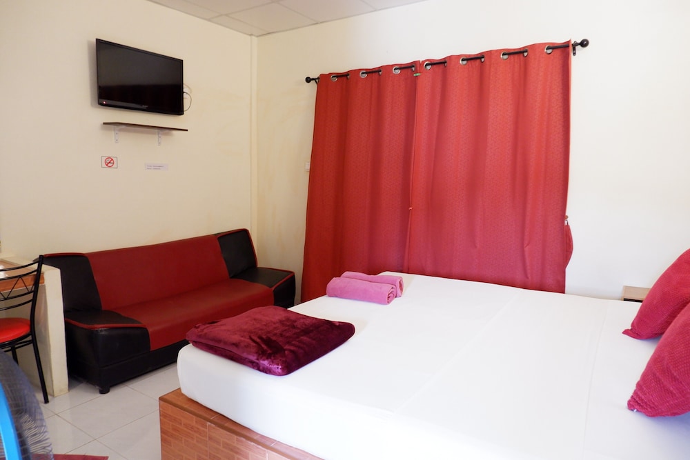 Overnight Fan Room - Photo 5