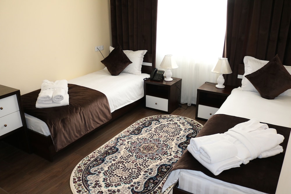 Standard Twin Room - Photo 3