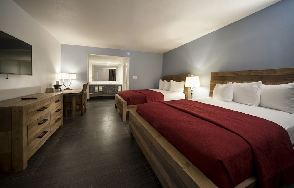 Deluxe Room, 2 Queen Beds, Pool View - Photo 2