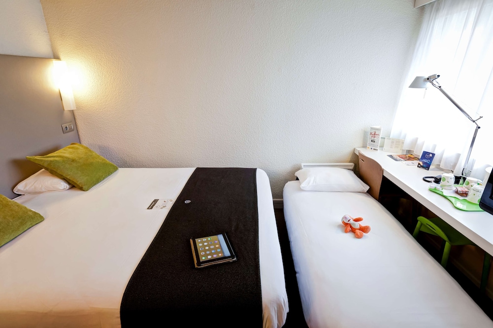 Standard Room, Multiple Beds (& 1 Junior Bed) photo 2