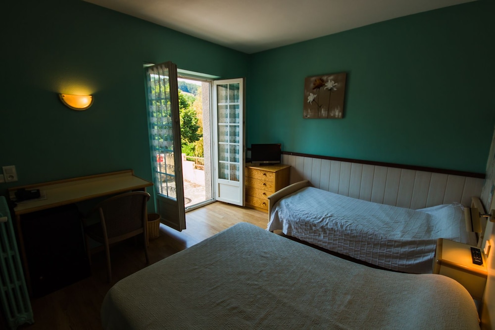 Standard Triple Room - Photo 8