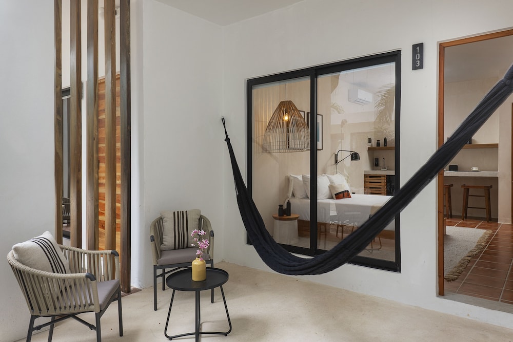Deluxe Room, 1 Queen Bed, Balcony - Photo 3