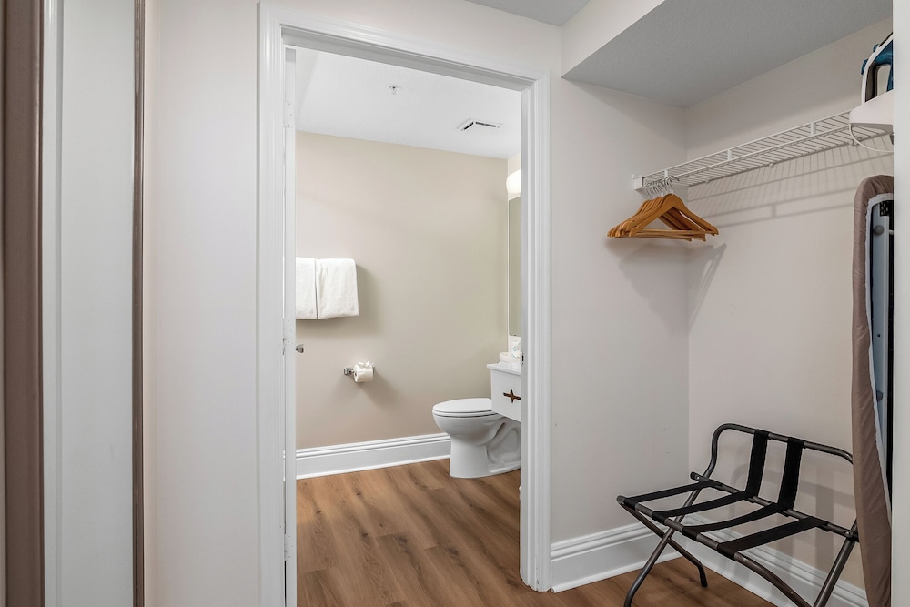 Suite, 2 Queen Beds - Photo 6