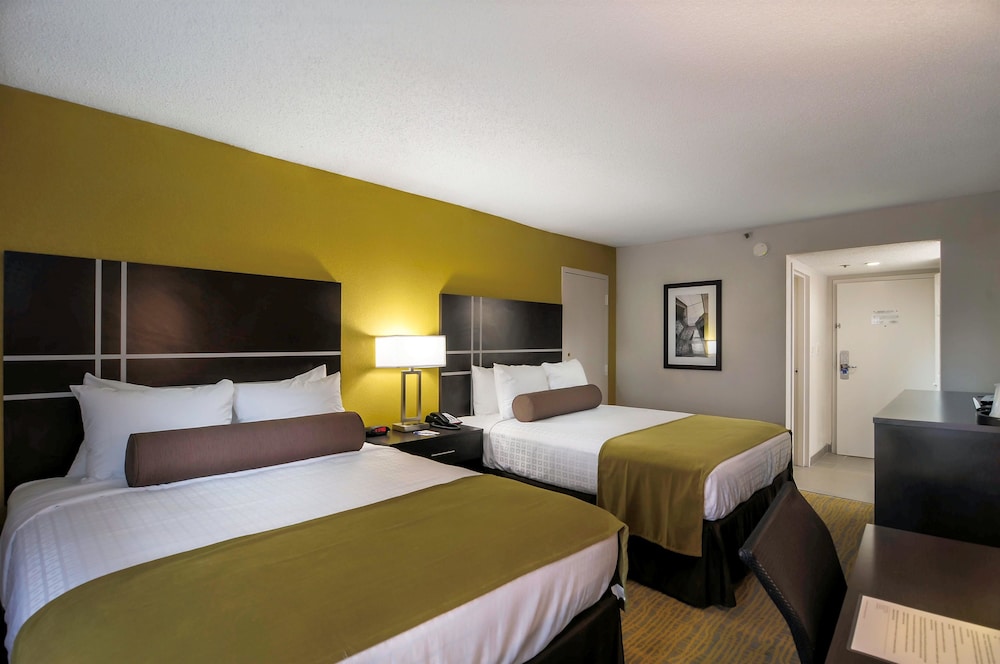 Standard Room, 2 Queen Beds, Non Smoking, Refrigerator & Microwave photo 2