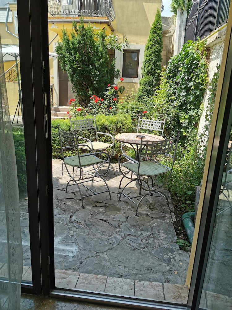 Studio, Kitchen, Garden View - Photo 2