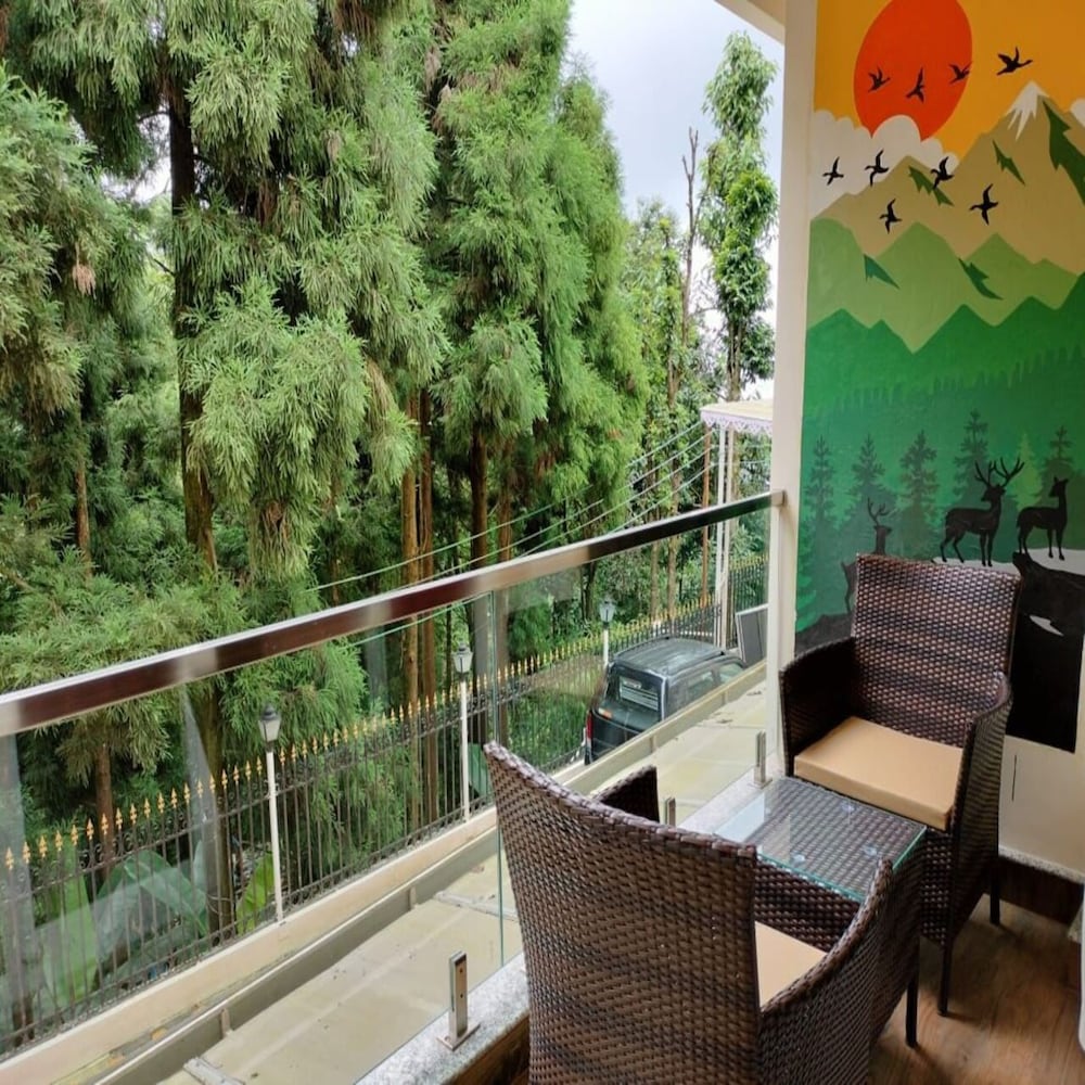 Deluxe Room with Mountain & Forest View - Photo 10