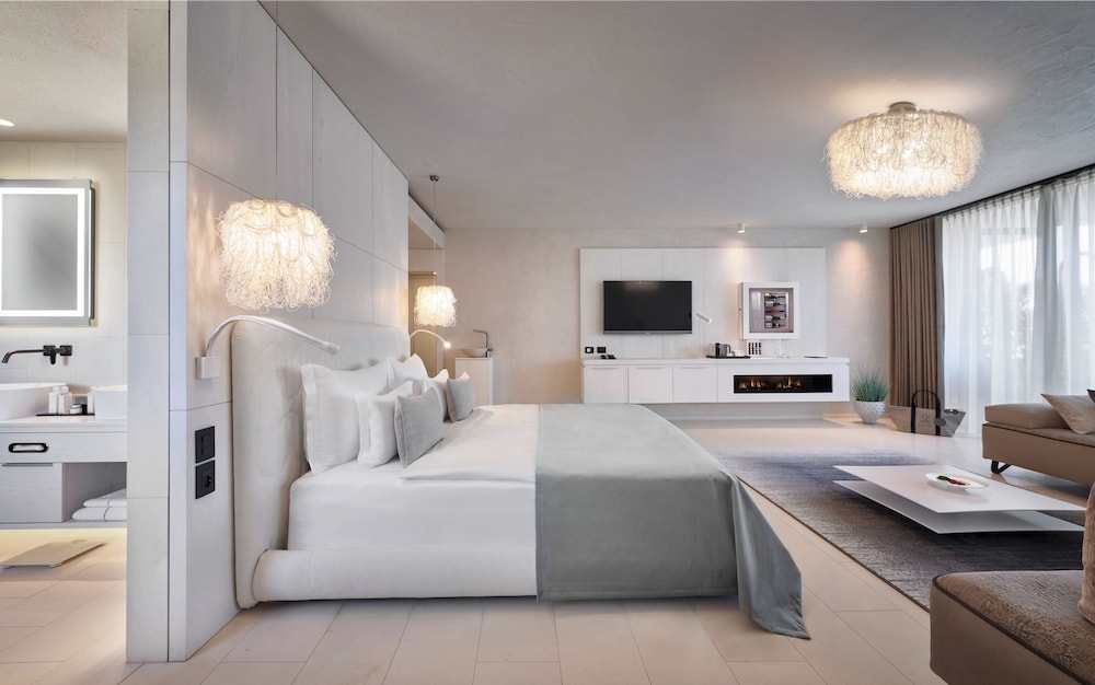 Luxury Studio Suite, 1 Bedroom, Non Smoking, Garden View