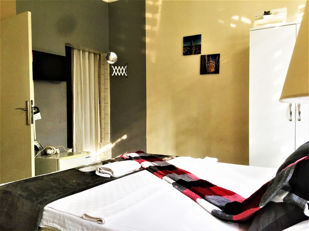 Classic Apartment photo 2