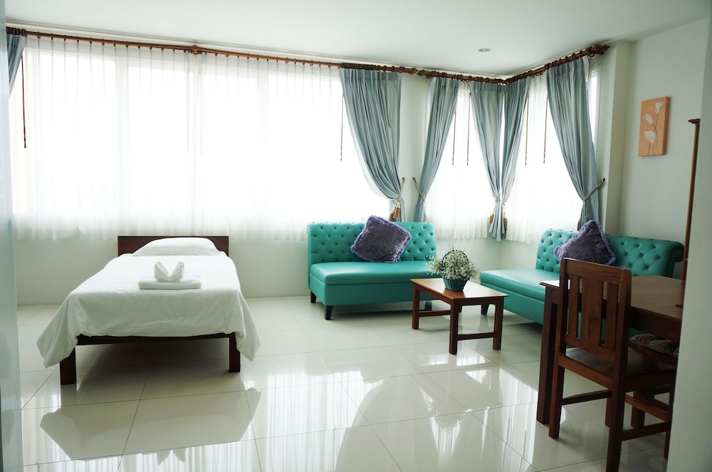 Deluxe Triple Room - Photo 10
