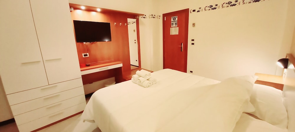 Single Room photo 2