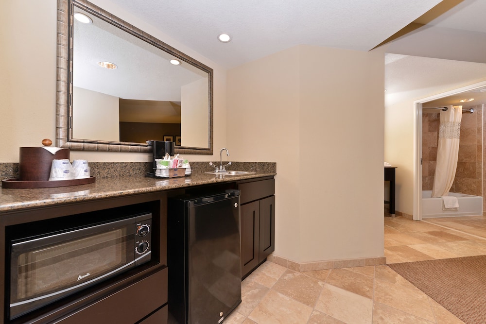 Suite, 2 Queen Beds, Accessible, Non Smoking - Photo 4
