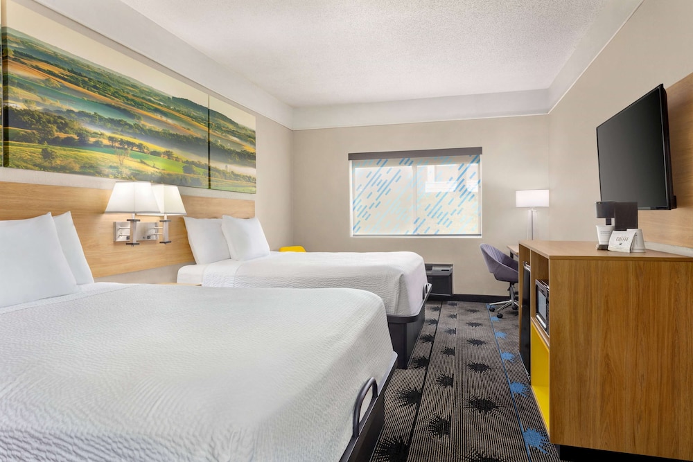 Suite, 2 Queen Beds - Photo 4