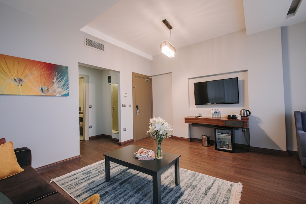 Executive Suite with Balcony and Sea View - Photo 5