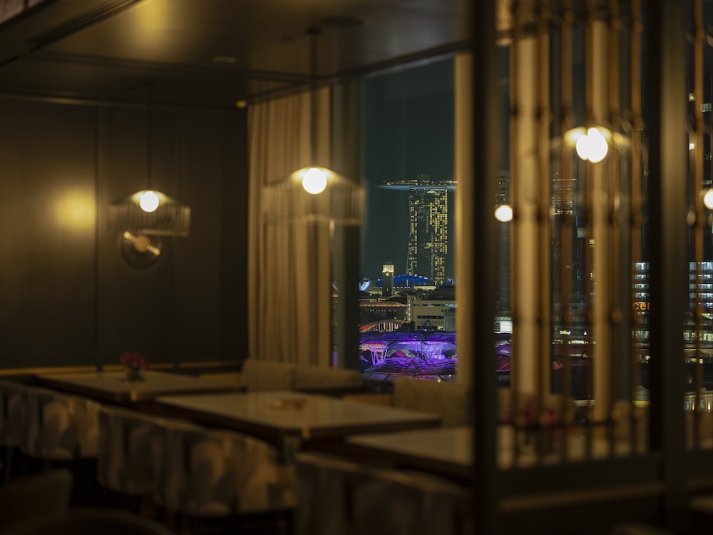 Club room with club lounge access photo 2