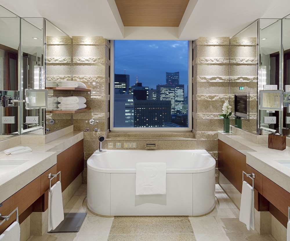 Executive Suite, 2 Twin Beds - Photo 9