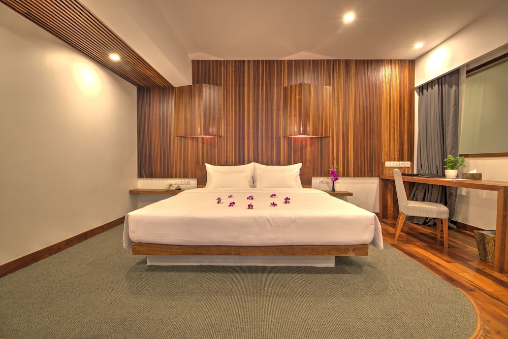 Executive Suite, Pool View photo 3
