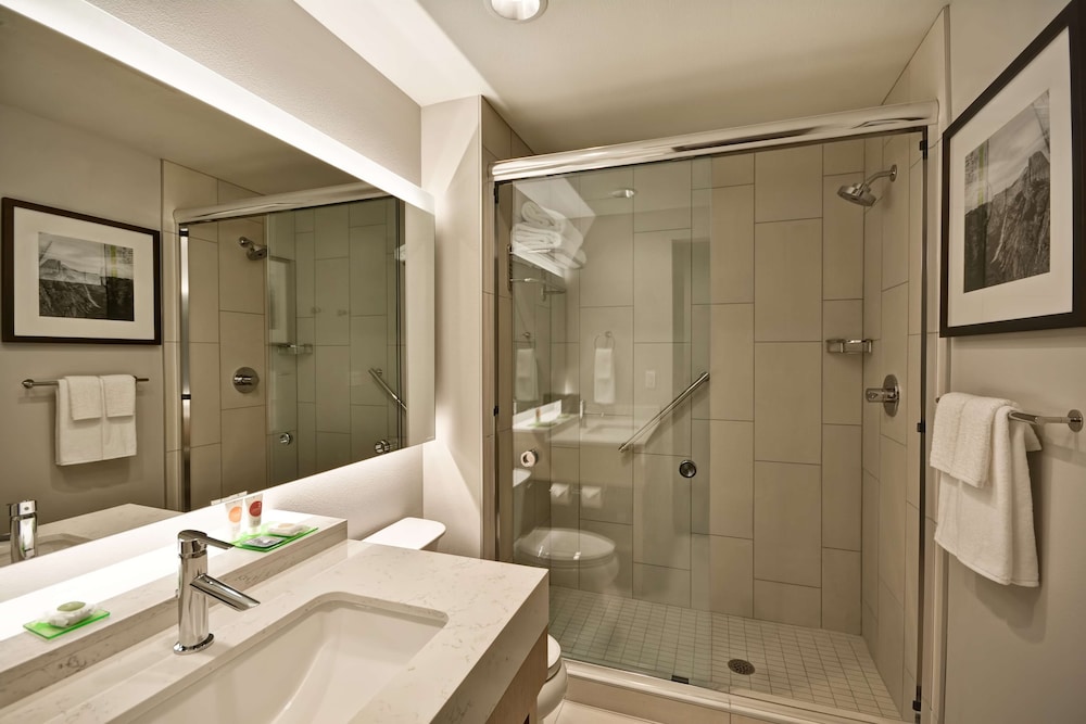 Room, Multiple Beds (High Floor) - Photo 5