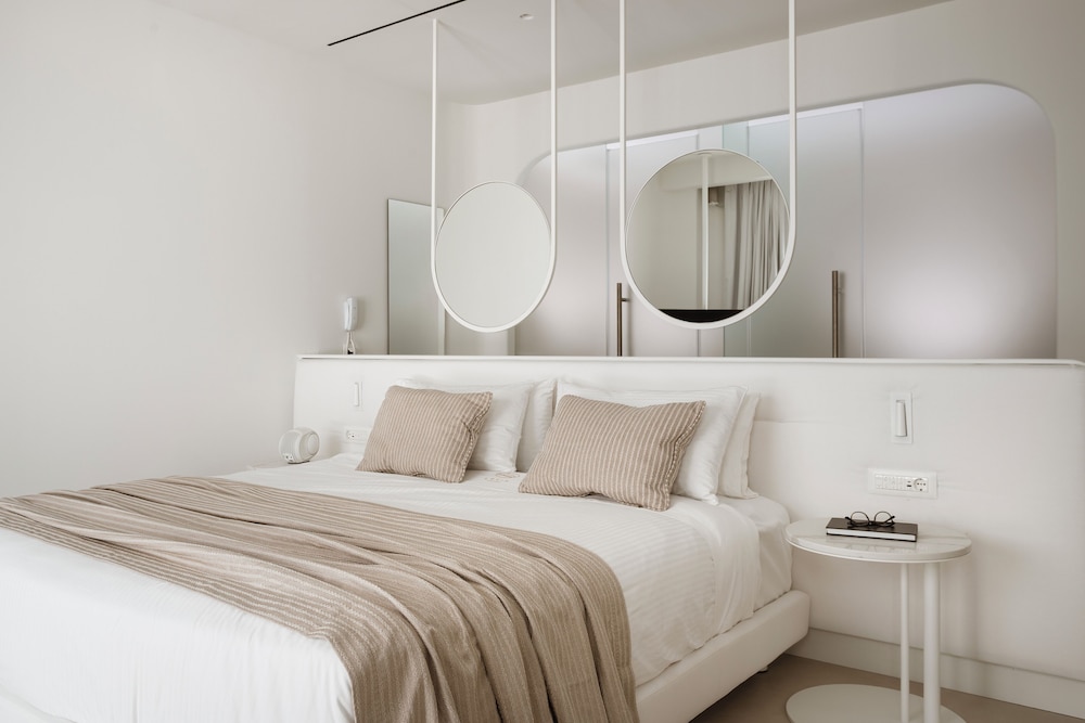 Junior Suite, 1 King Bed, Jetted Tub - Photo 8