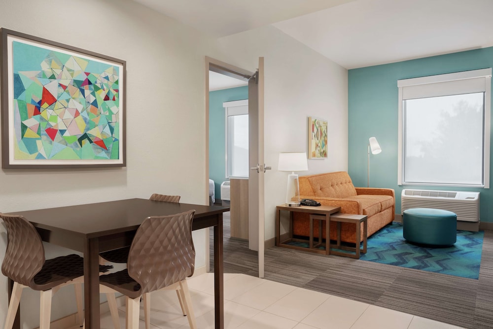 Suite, 1 King Bed, Accessible, Bathtub - Photo 3