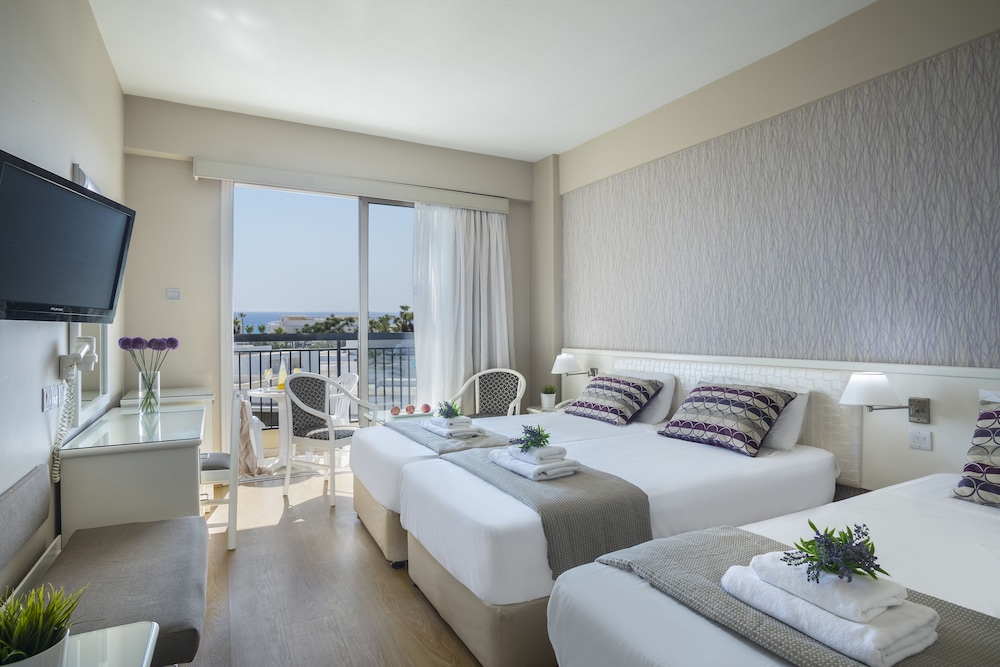 Triple Room (2+1 child) photo 2