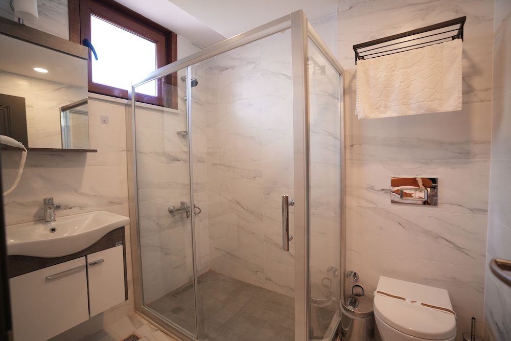 Standard Double or Twin Room photo 3