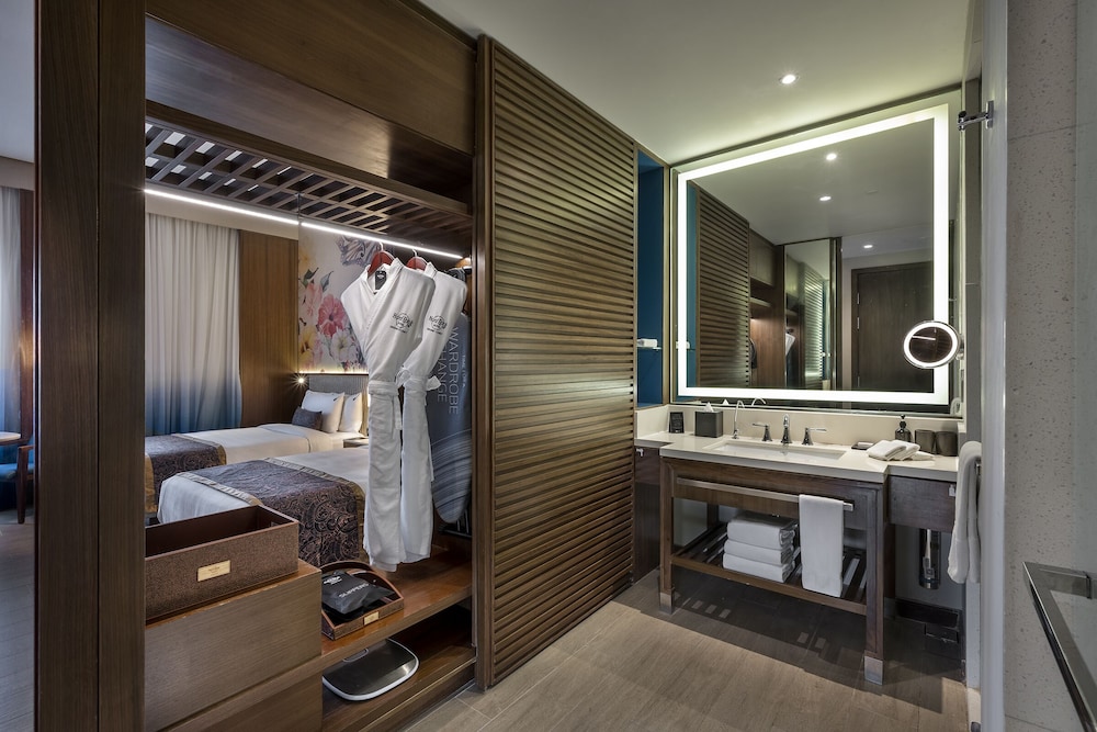 Royal Room, 2 Double Beds (Rock Royalty)