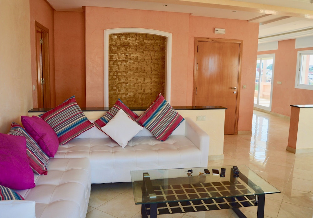Panoramic Penthouse, 2 Bedrooms, Harbor View, Beachside photo 2