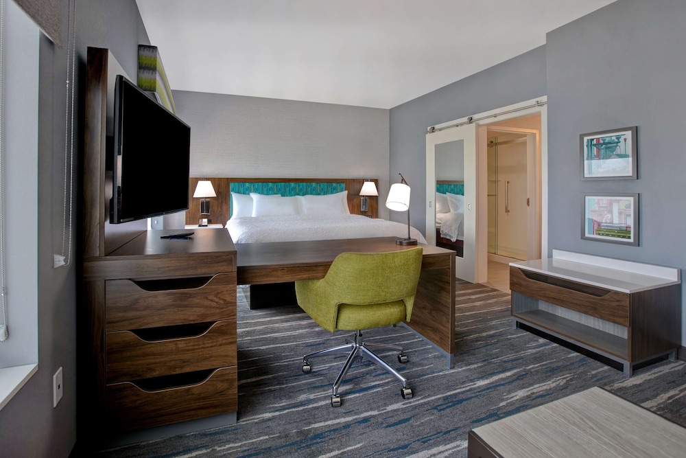 Studio, 1 King Bed, Non Smoking, Refrigerator & Microwave (Wet bar) - Photo 1