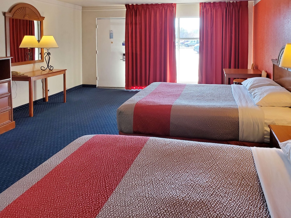 Deluxe Suite, 2 Queen Beds, Non Smoking, Refrigerator & Microwave